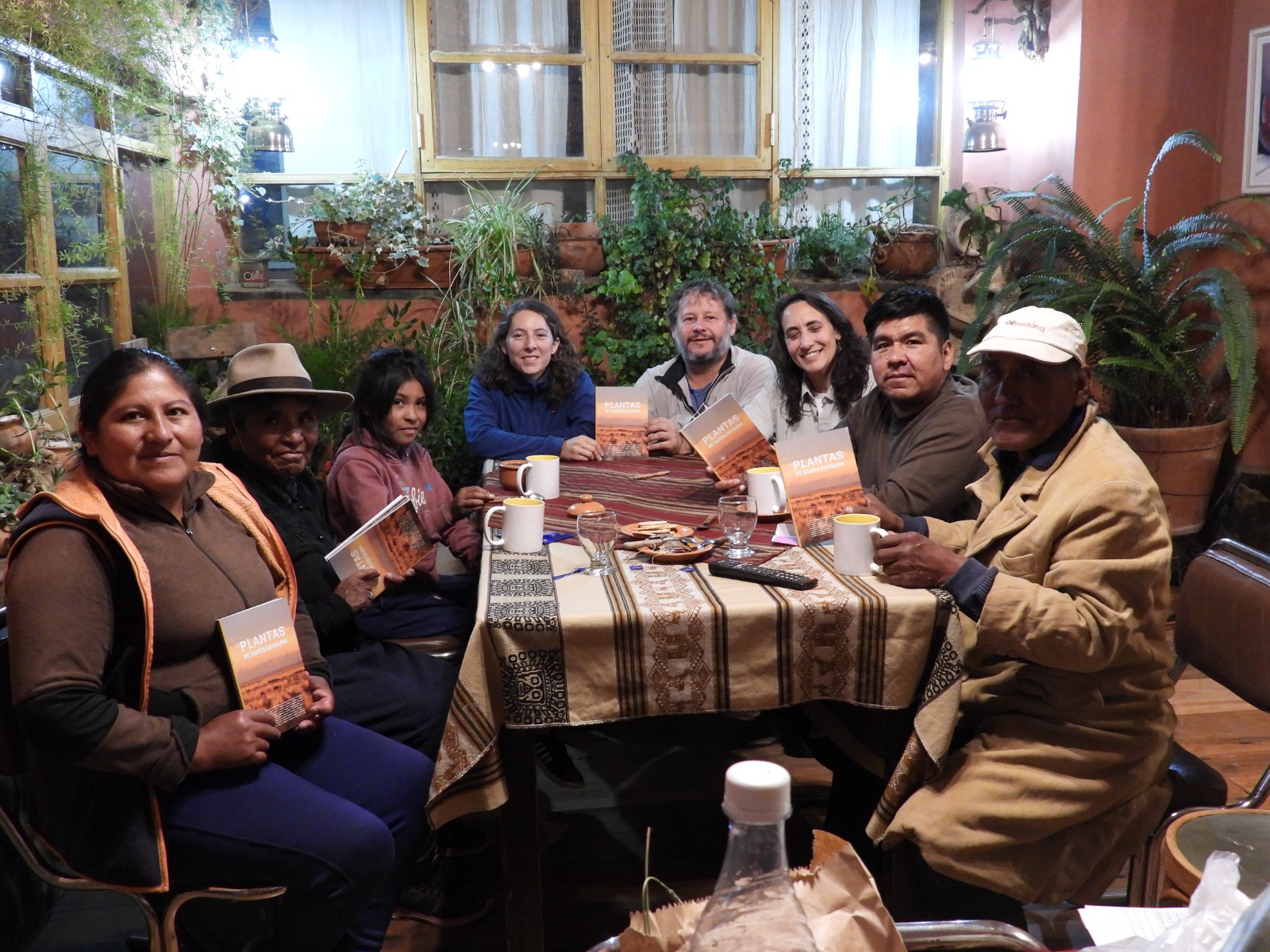 4. Reunion de entrega de libros con miembro de la comunidad